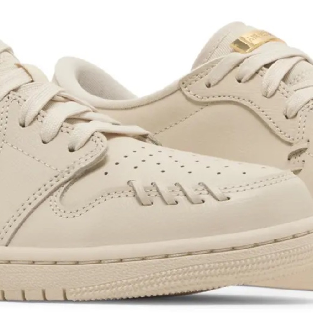 Nike Beige Sneakers